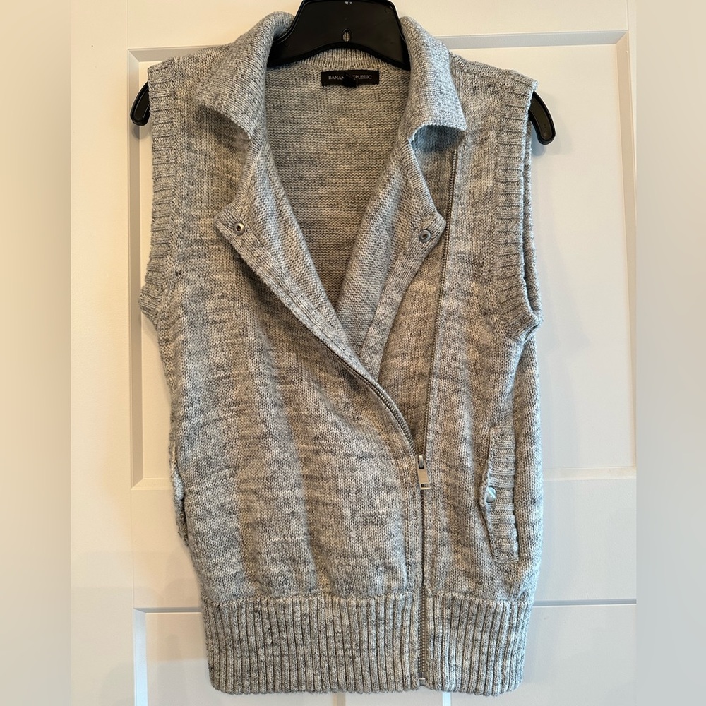 BANANA REPUBLIC - Zip Up Sweater Vest